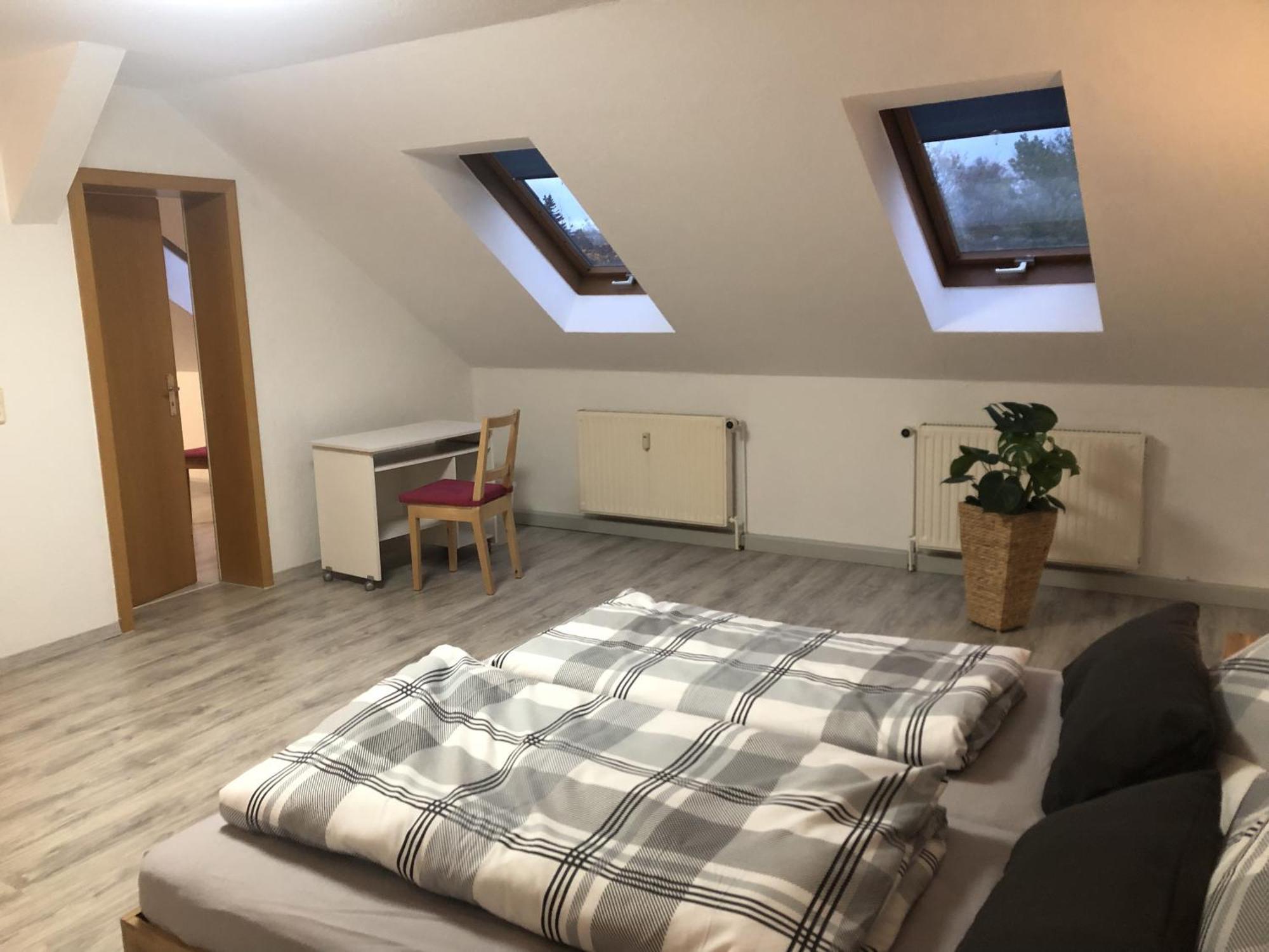 Moderne Vollmoeblierte Wohnung Цвикау Екстериор снимка